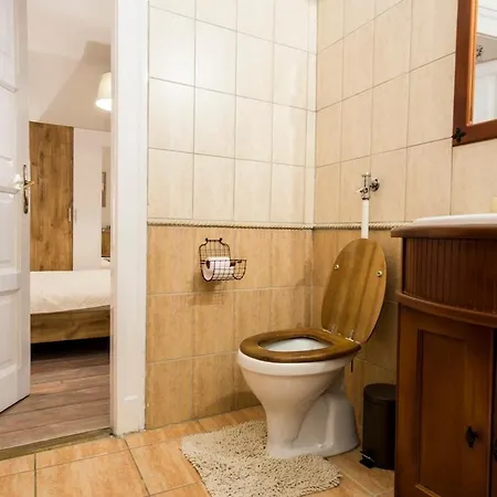 Vintage Style Flat In The Heart Of Buda Boedapest